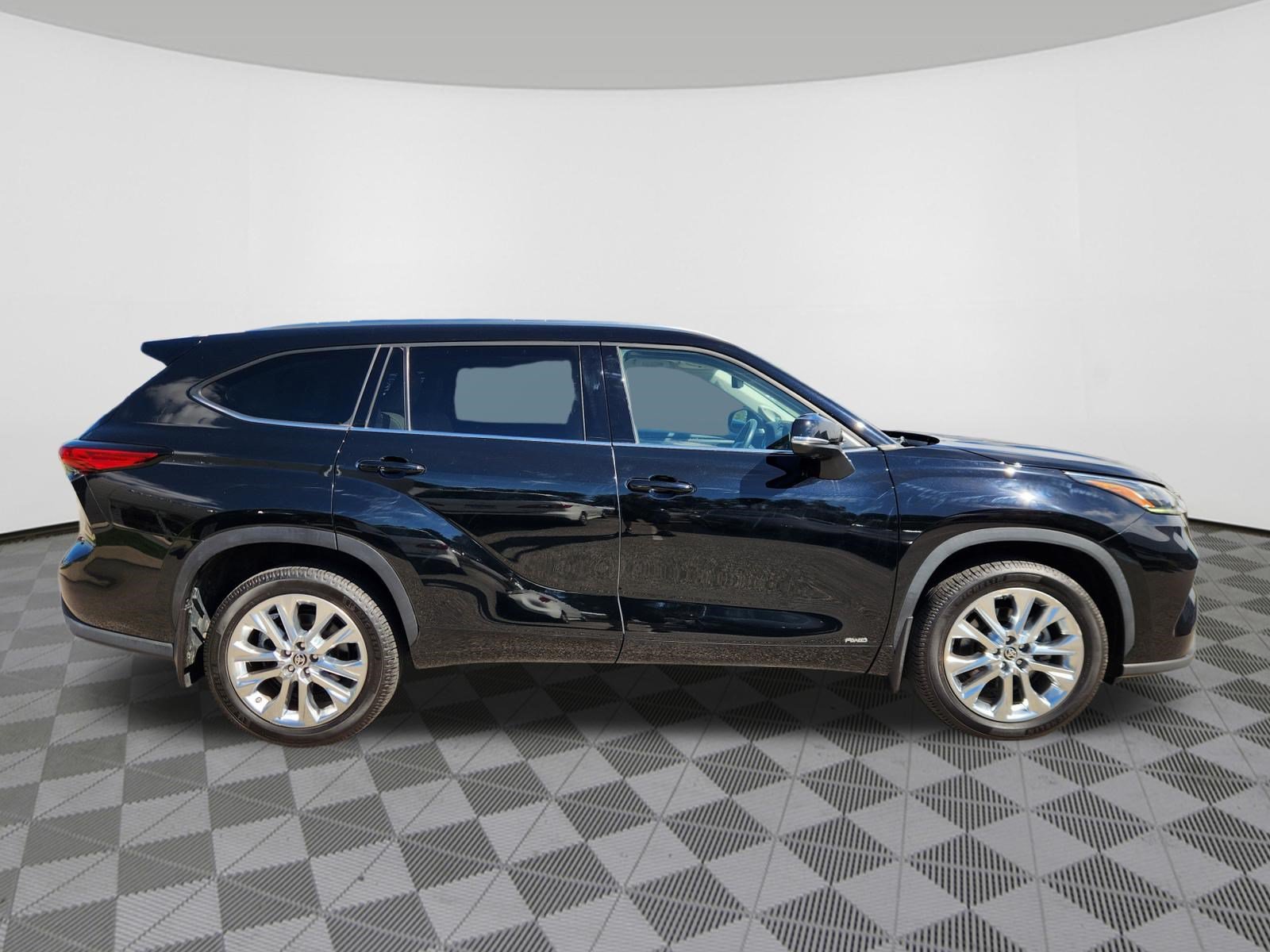 Used 2023 Toyota Highlander Limited AWD/4WD image 6