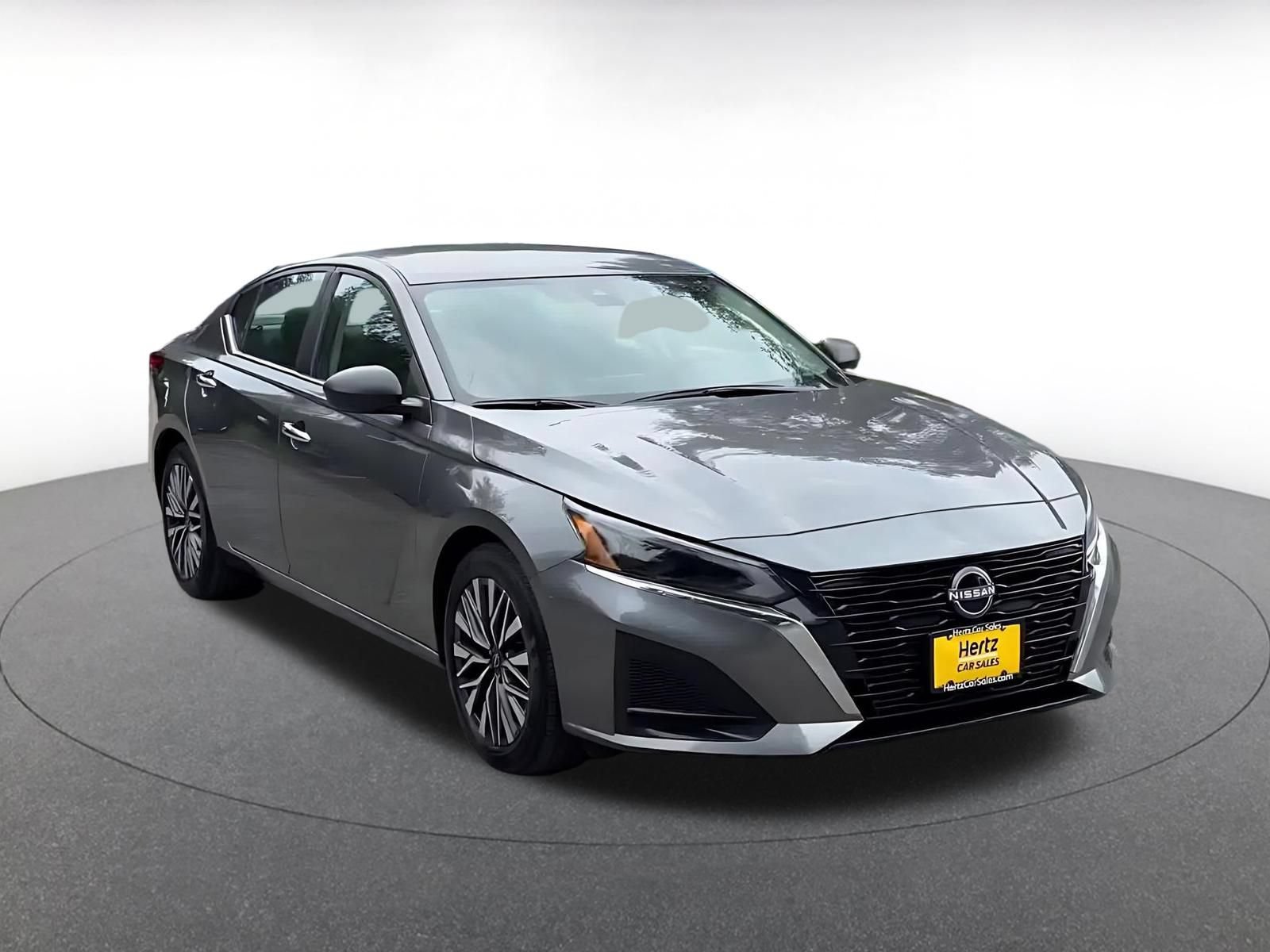 Used 2025 Nissan Altima 2.5 SV FWD image 3