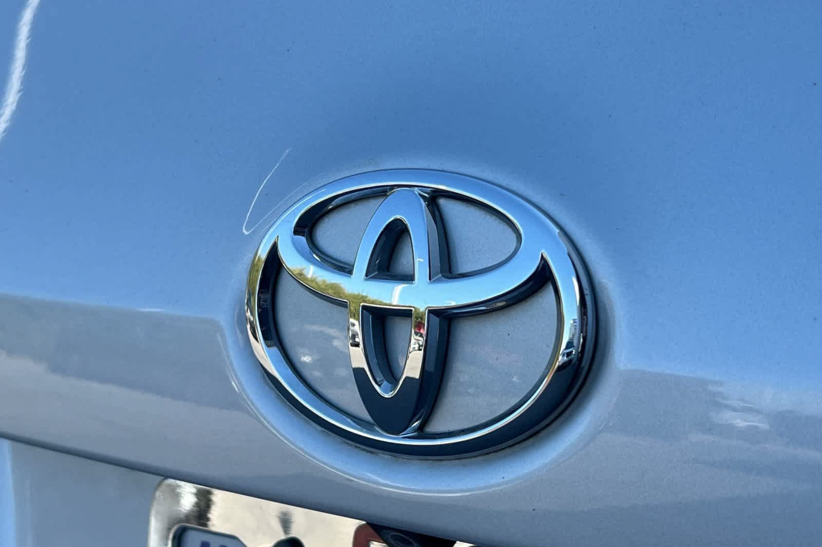 Used 2016 Toyota Corolla LE FWD image 16