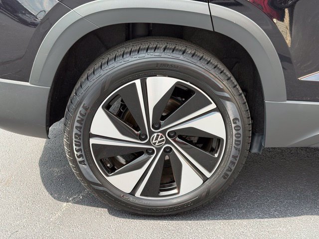 Used 2023 Volkswagen Taos SE w/ Panoramic Sunroof Package AWD/4WD image 10