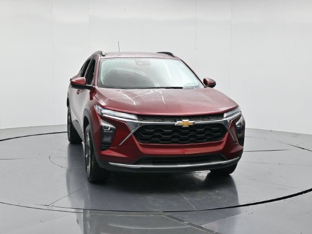 Used 2025 Chevrolet Trax LT w/ LT Convenience Package FWD image 4