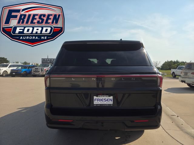 Used 2025 Lincoln Navigator Reserve AWD/4WD image 6