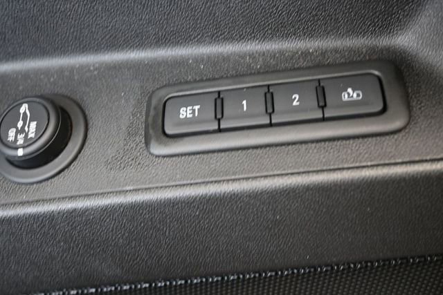 Used 2023 Chevrolet Equinox Premier AWD/4WD image 21