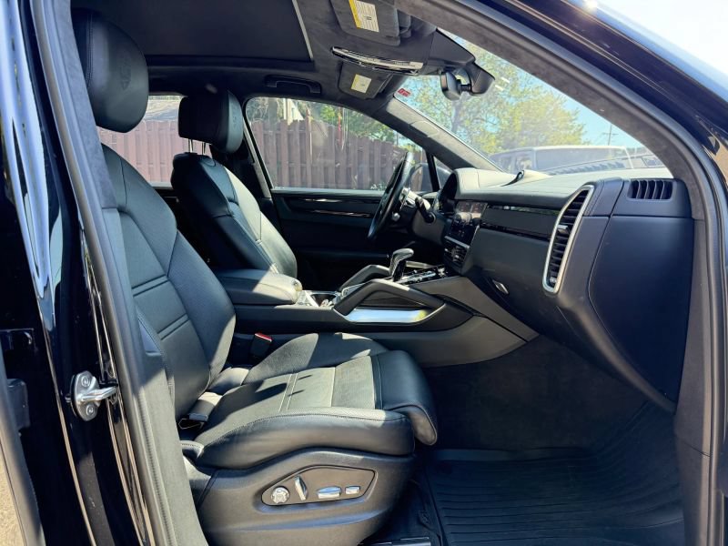 Used 2019 Porsche Cayenne Turbo AWD/4WD image 31