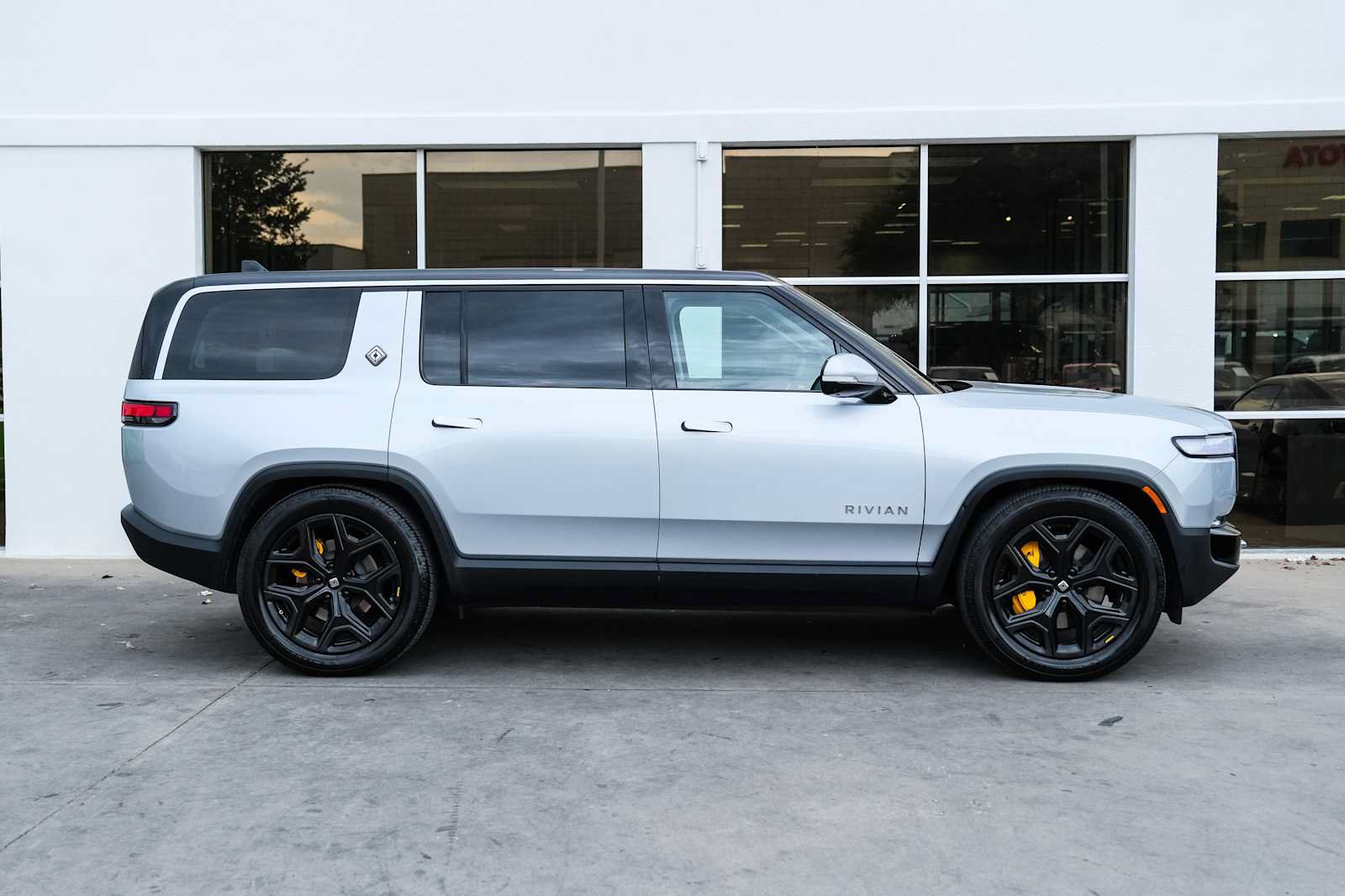 Used 2023 Rivian R1S Adventure Quad AWD/4WD image 7