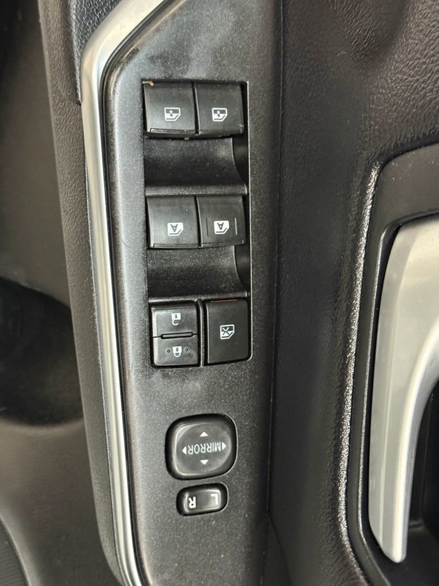 Used 2017 Toyota Camry SE image 25