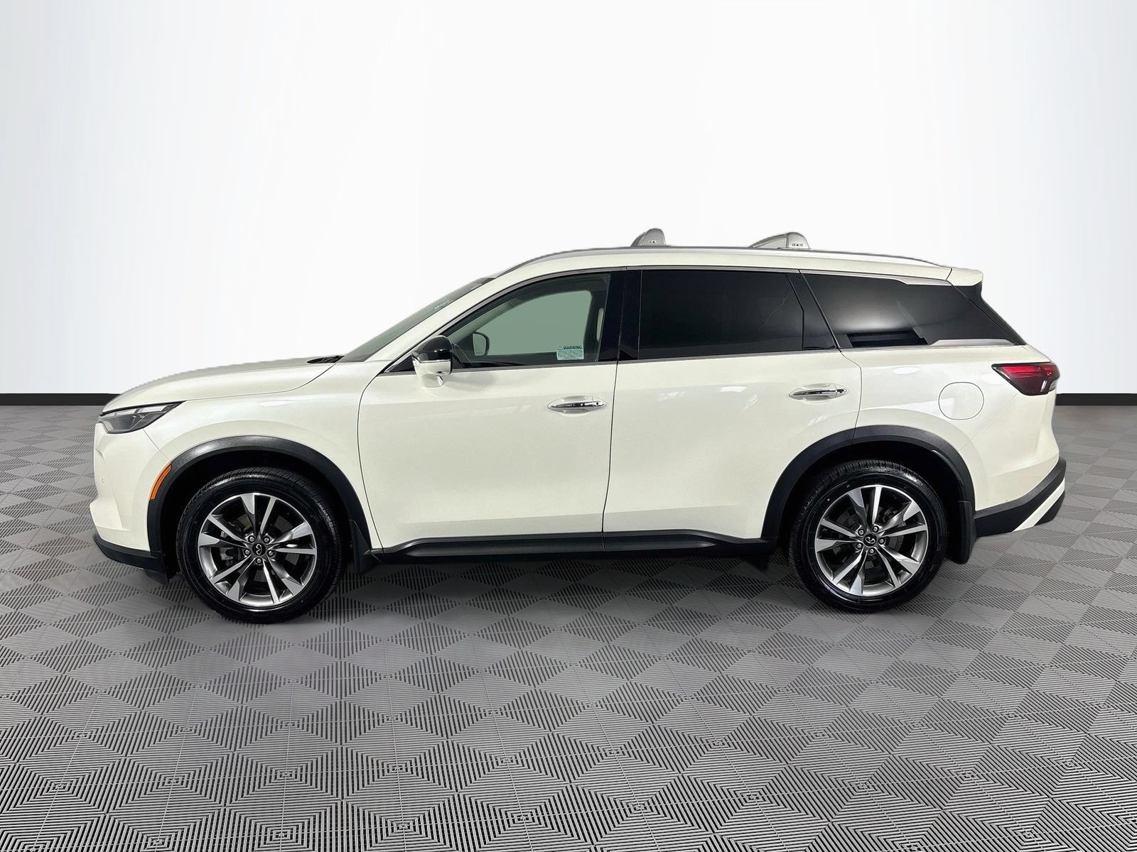 Used 2023 INFINITI QX60 Luxe w/ Cargo Package AWD/4WD image 4