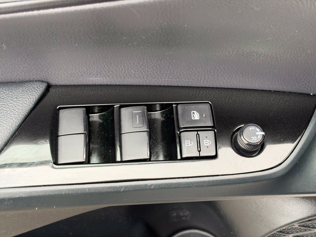 Used 2021 Toyota Prius Prime LE FWD image 23