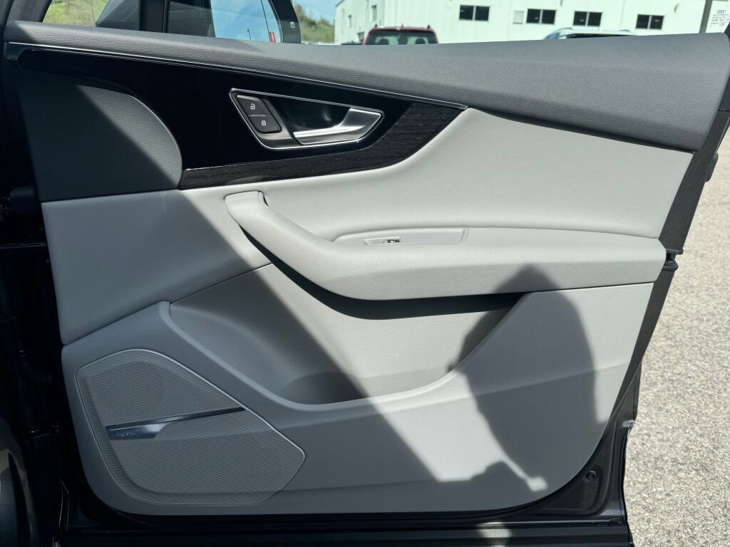 Used 2018 Audi Q7 3.0T Prestige image 23