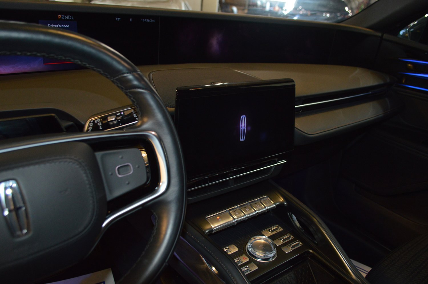 Used 2024 Lincoln Nautilus Reserve w/ Jet Appearance Package (87T) AWD/4WD image 17