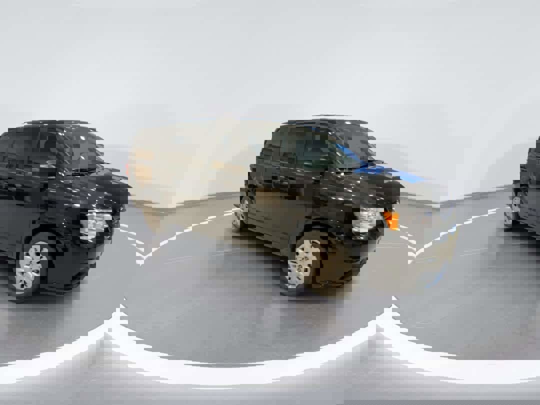 Used 2019 Dodge Grand Caravan SE image 2