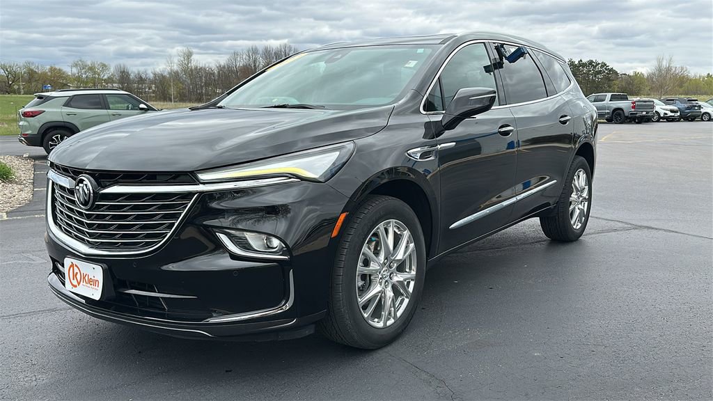 Used 2023 Buick Enclave Essence w/ Experience Buick Package FWD image 3