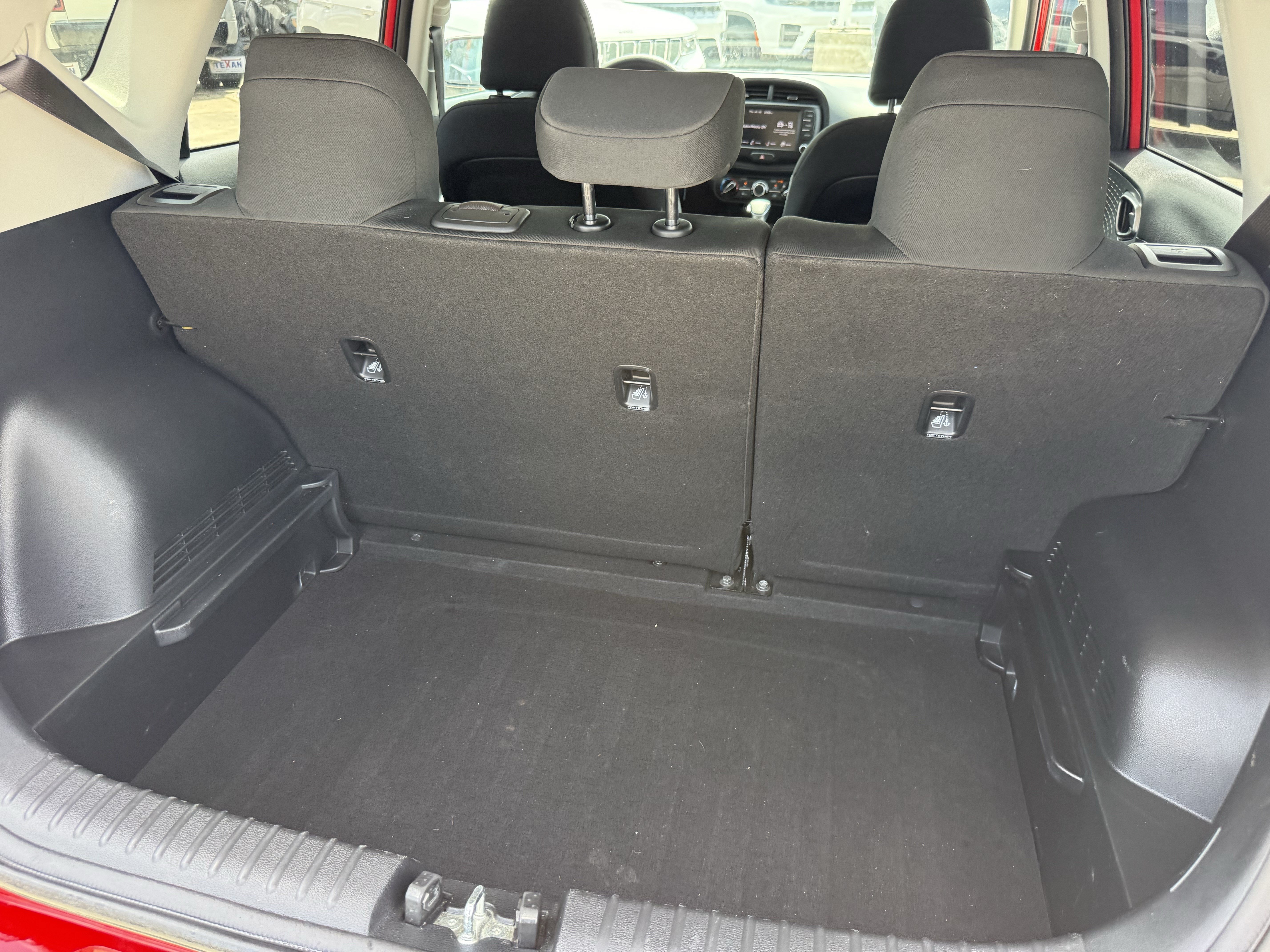 Used 2024 Kia Soul LX w/ Option Group 015 FWD image 30