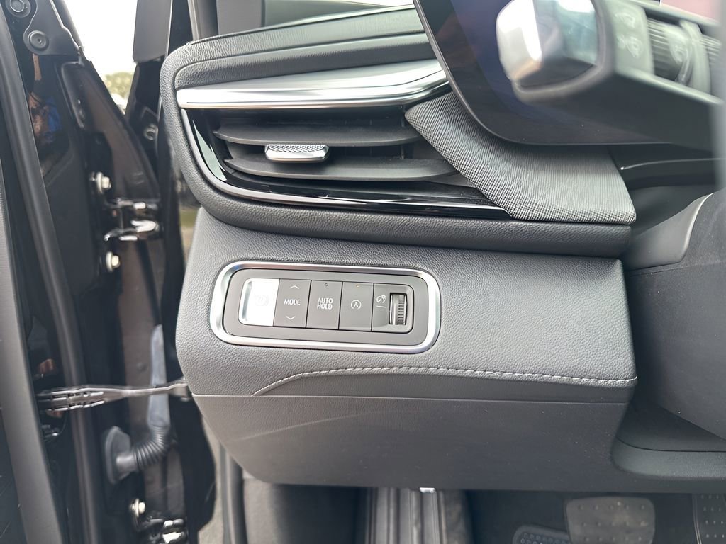 Used 2025 Buick Enclave Preferred FWD image 30