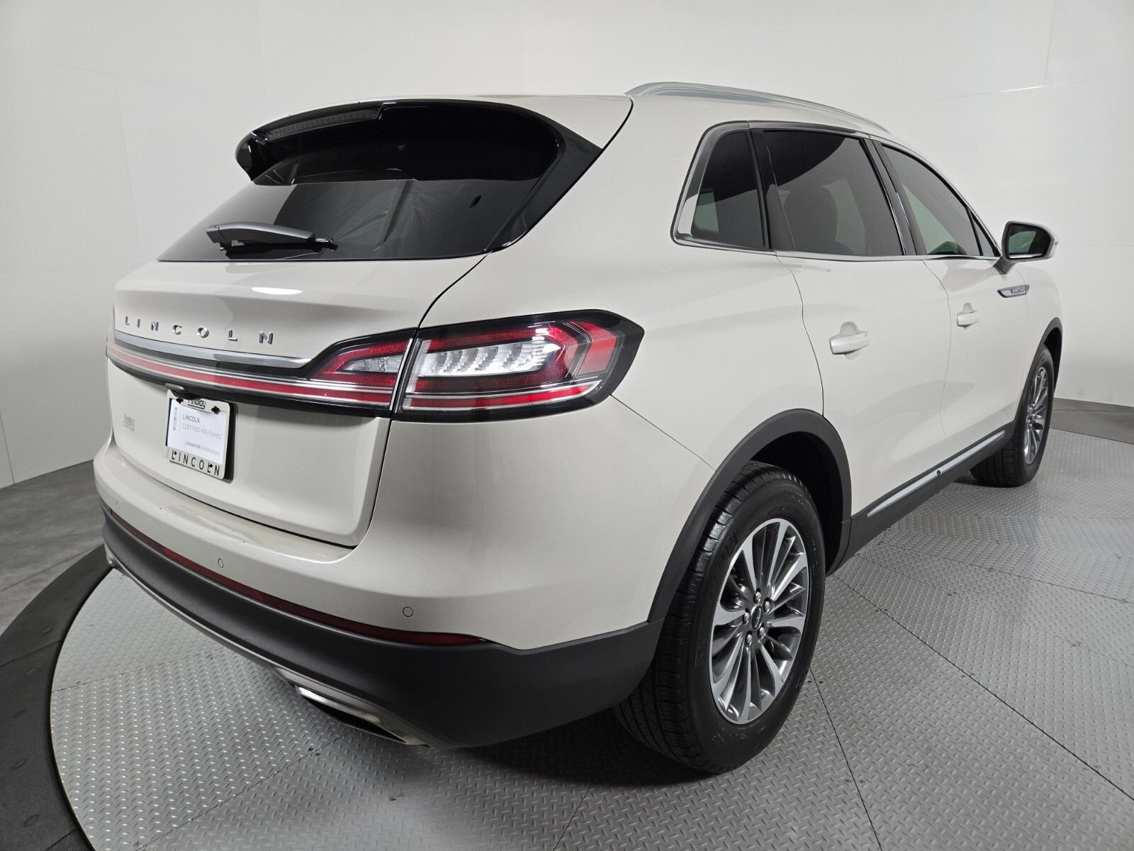 Certified 2022 Lincoln Nautilus AWD w/ Premium Package image 4