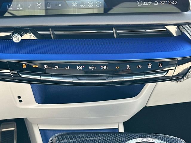 Used 2025 Cadillac Optiq Luxury 2 AWD/4WD image 4