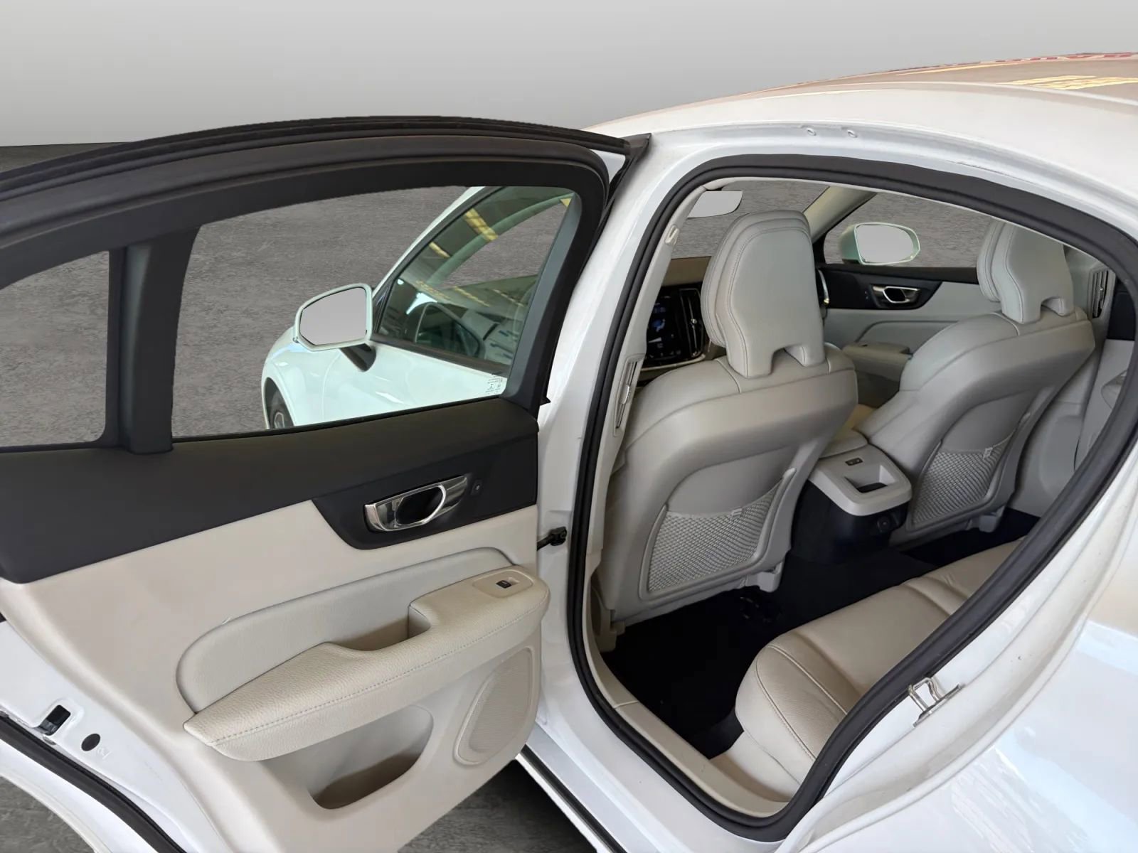 Used 2021 Volvo S60 T6 Momentum image 12