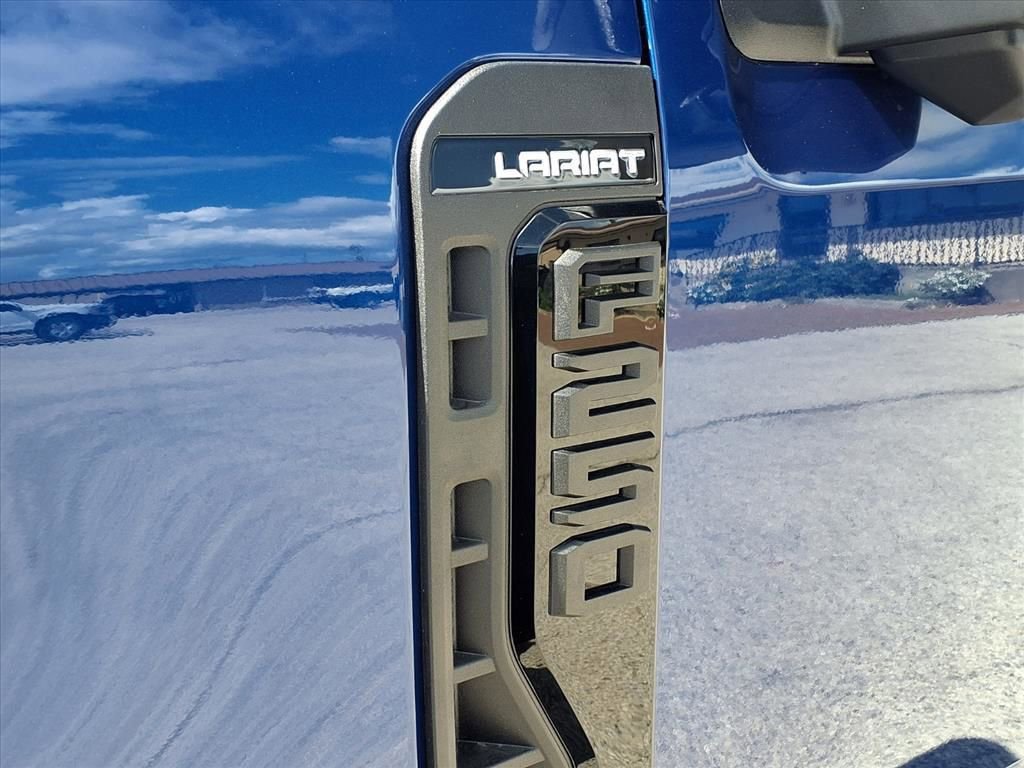 New 2026 Ford F250 Lariat w/ Black Appearance Package image 16