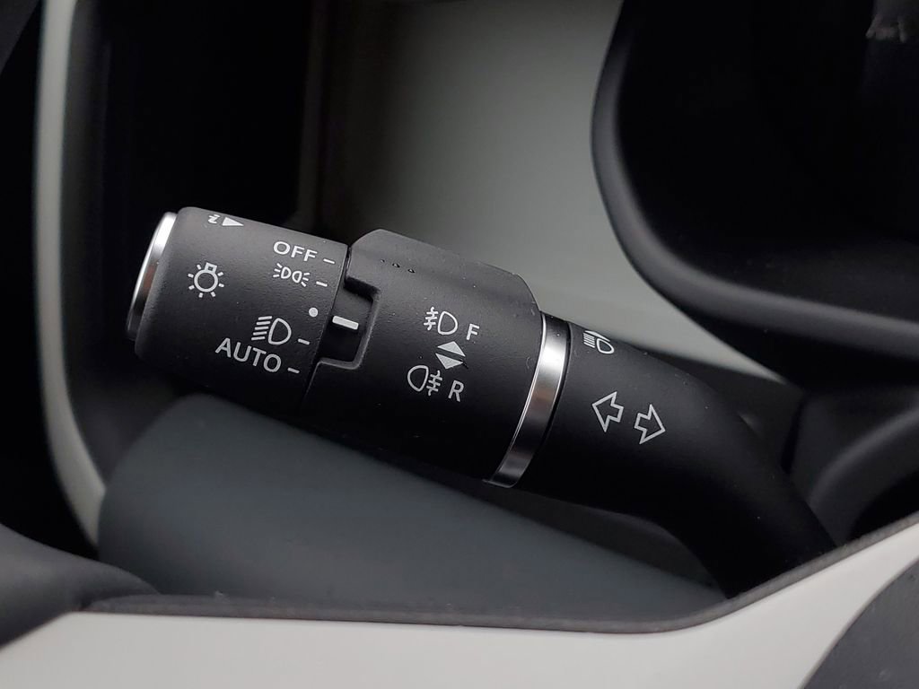 Used 2025 Land Rover Defender 130 X-Dynamic SE image 16