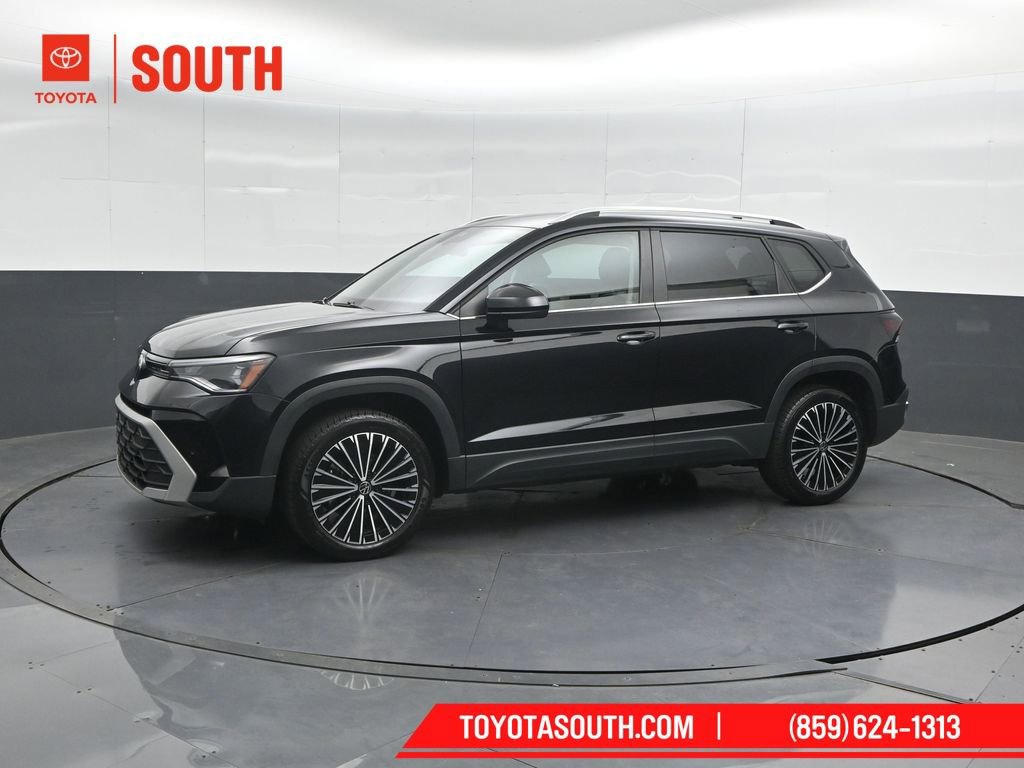 Used 2025 Volkswagen Taos SE FWD image 7
