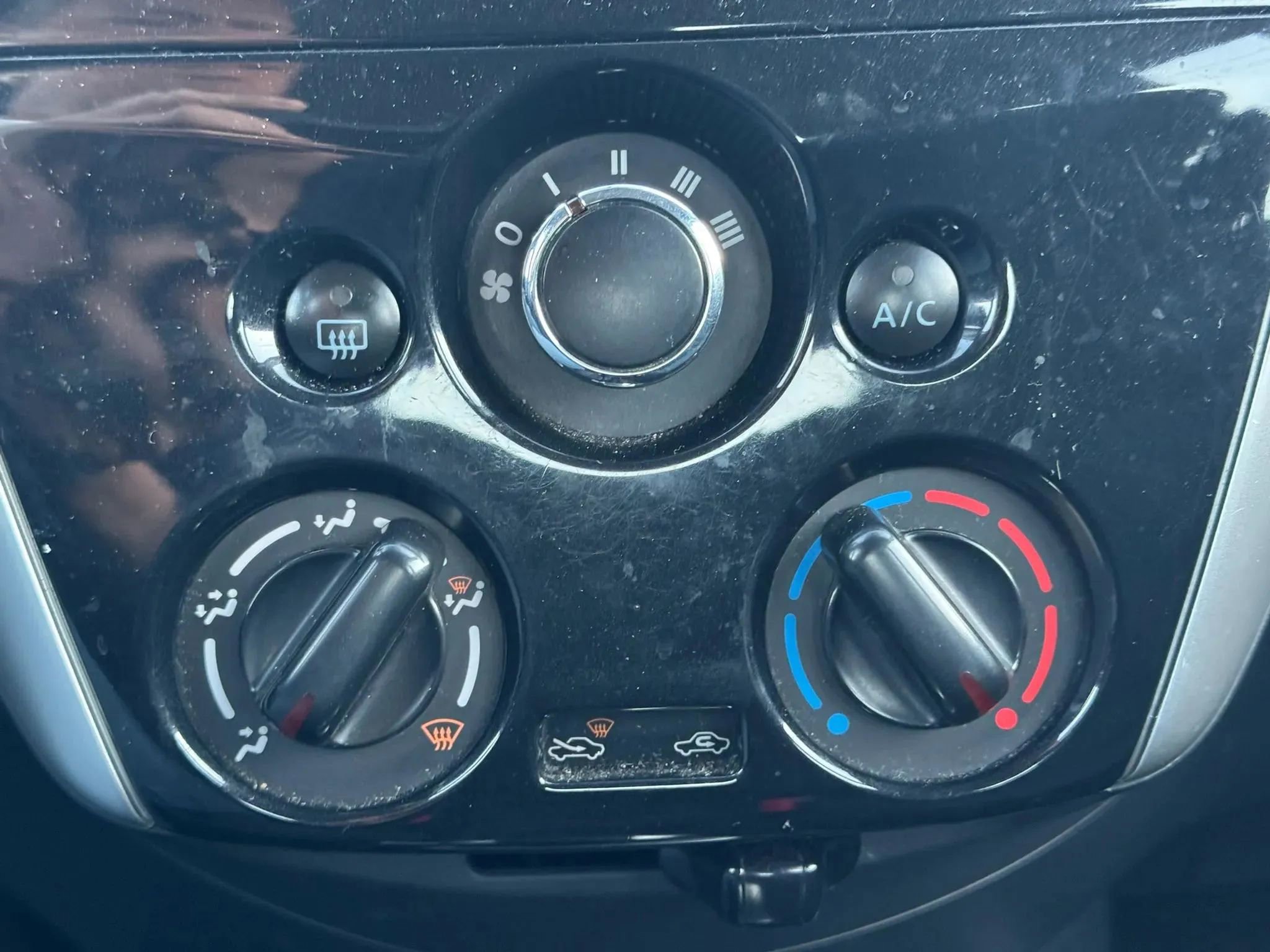 Used 2018 Nissan Versa Note SV image 22