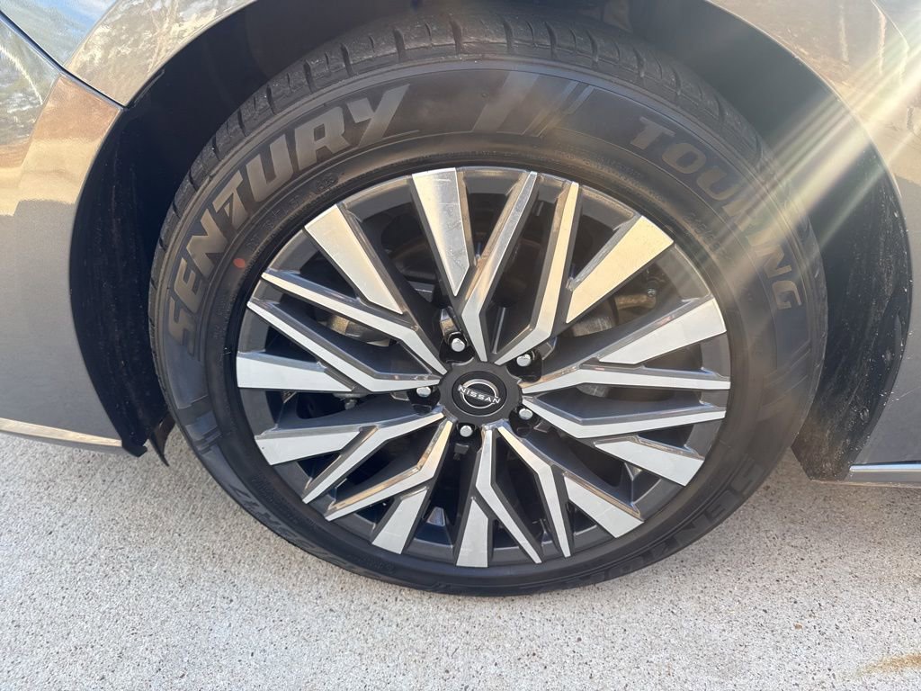 Used 2024 Nissan Altima 2.5 SV FWD image 29