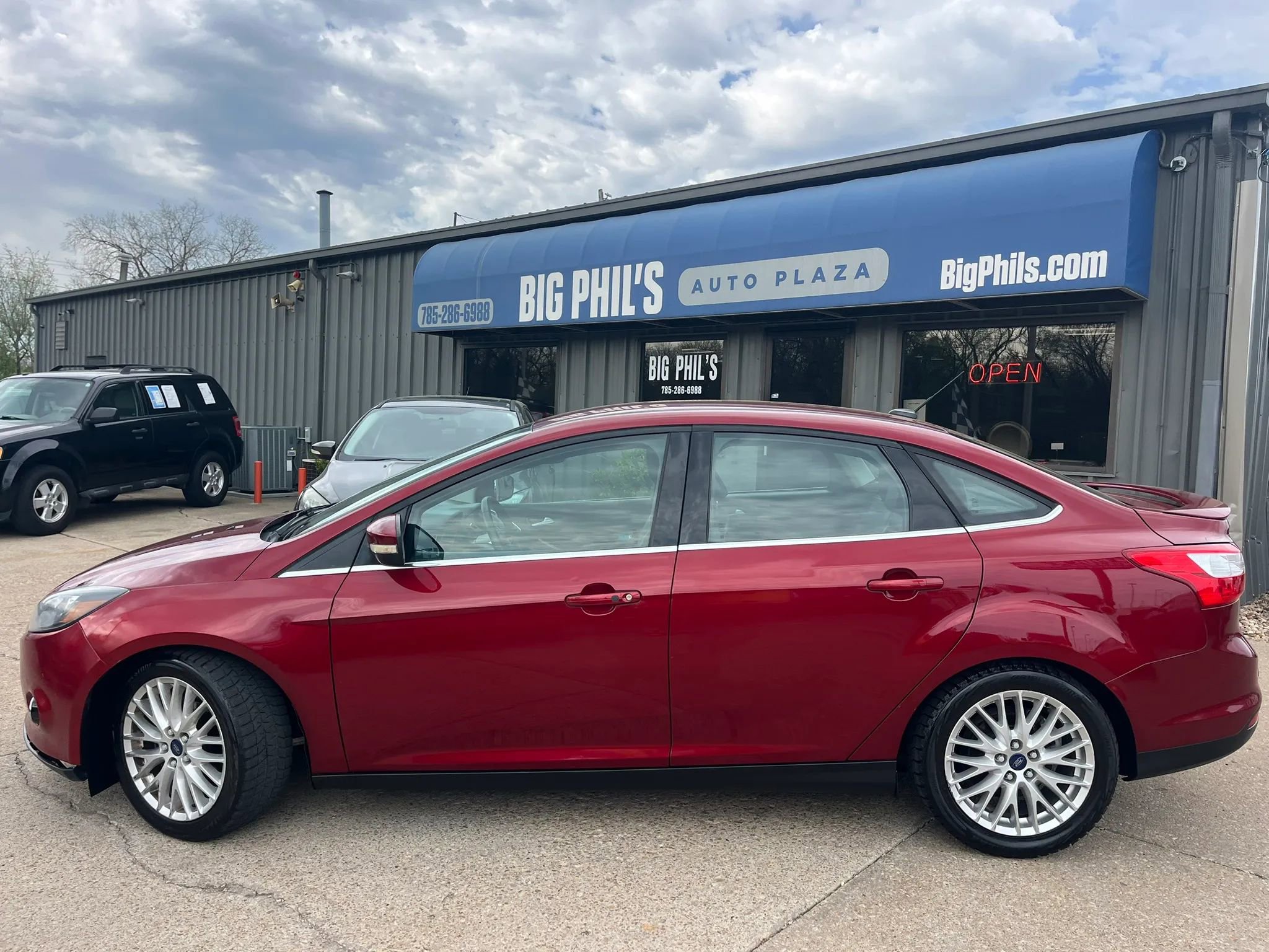 Used 2014 Ford Focus Titanium image 2