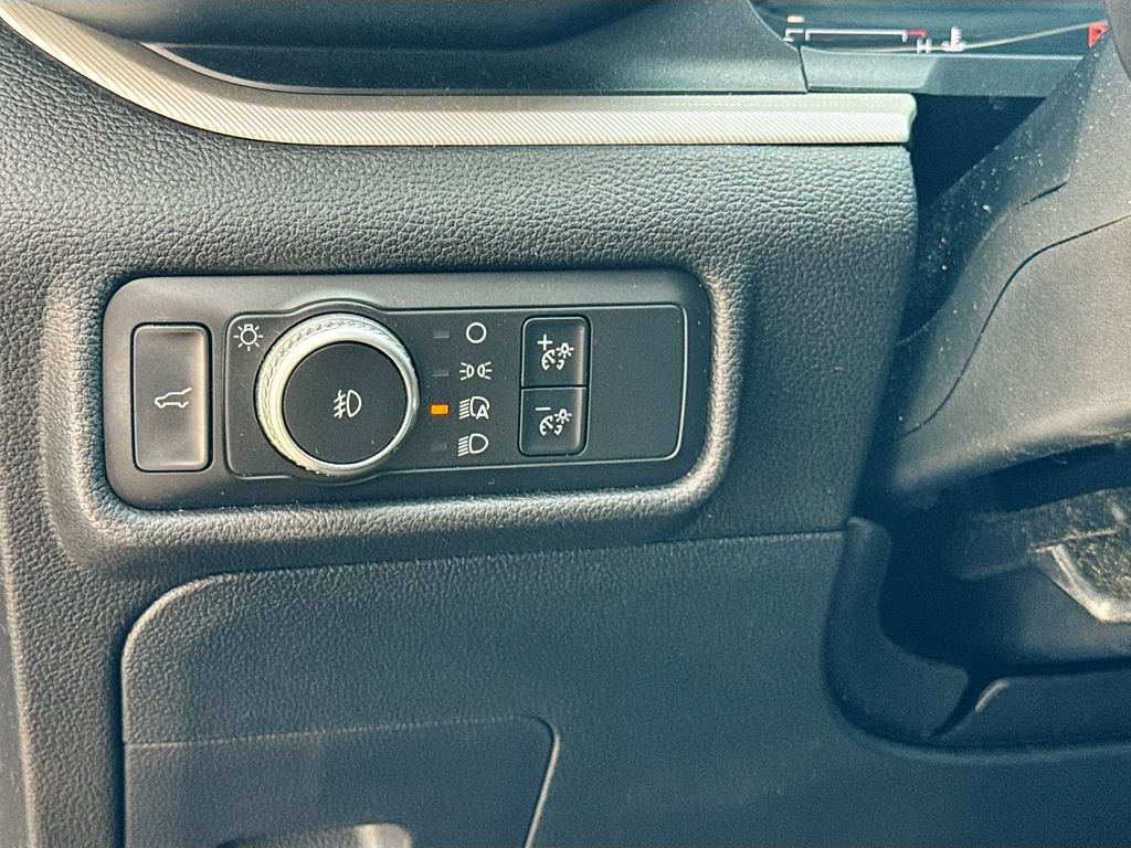 Used 2020 Ford Explorer XLT w/ Equipment Group 202A AWD/4WD image 10