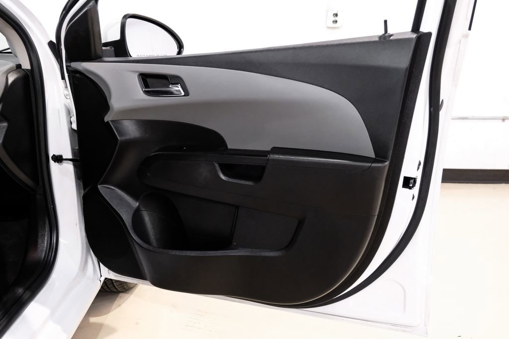 Used 2019 Chevrolet Sonic LT w/ Convenience Package image 43