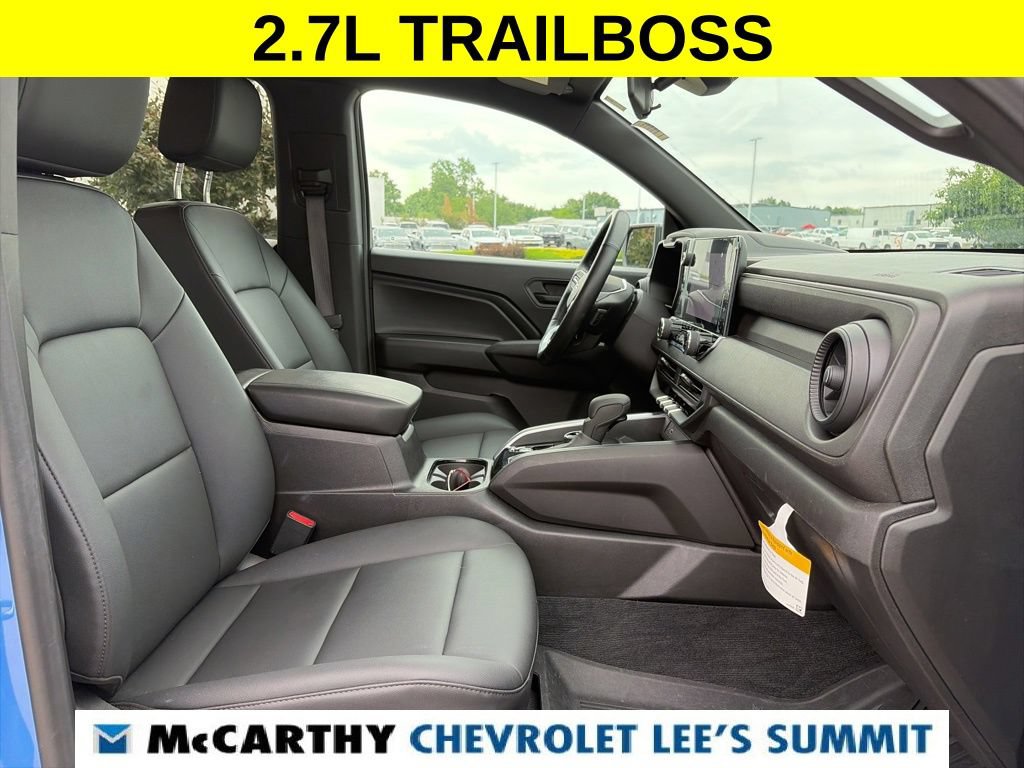 Used 2025 Chevrolet Colorado Trail Boss AWD/4WD image 32