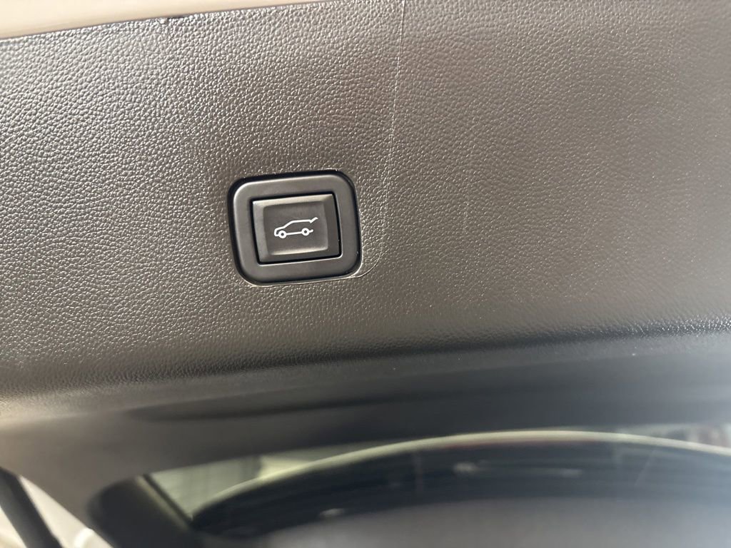 Used 2023 Chevrolet Traverse LT AWD/4WD image 8