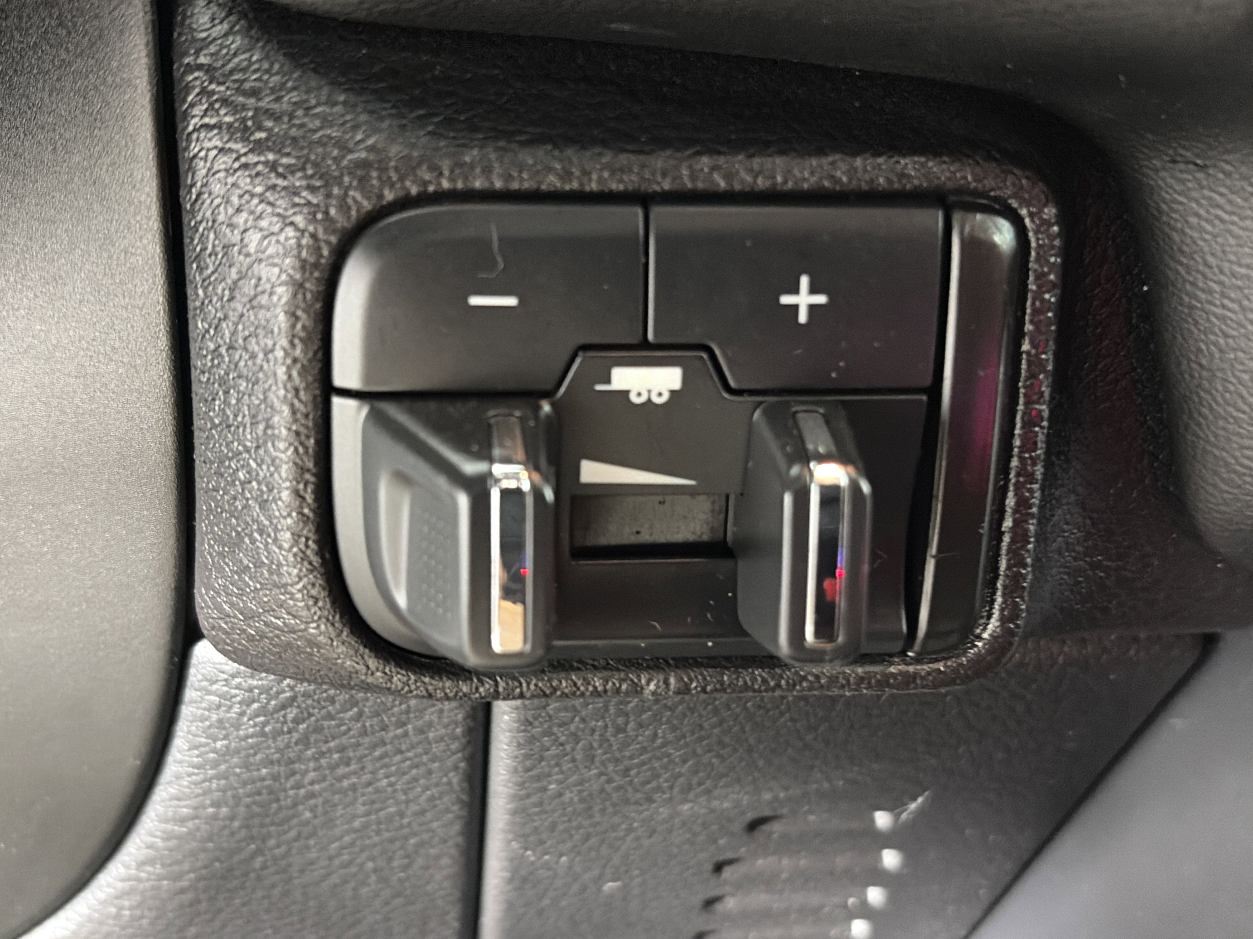 Used 2023 Dodge Durango GT image 30