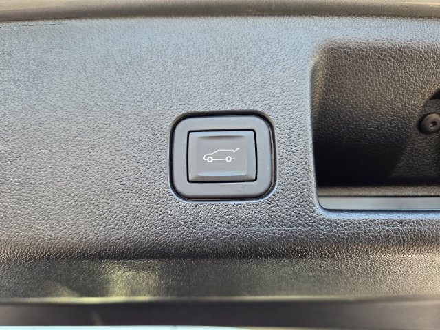 Certified 2024 Chevrolet Equinox EV LT FWD image 11