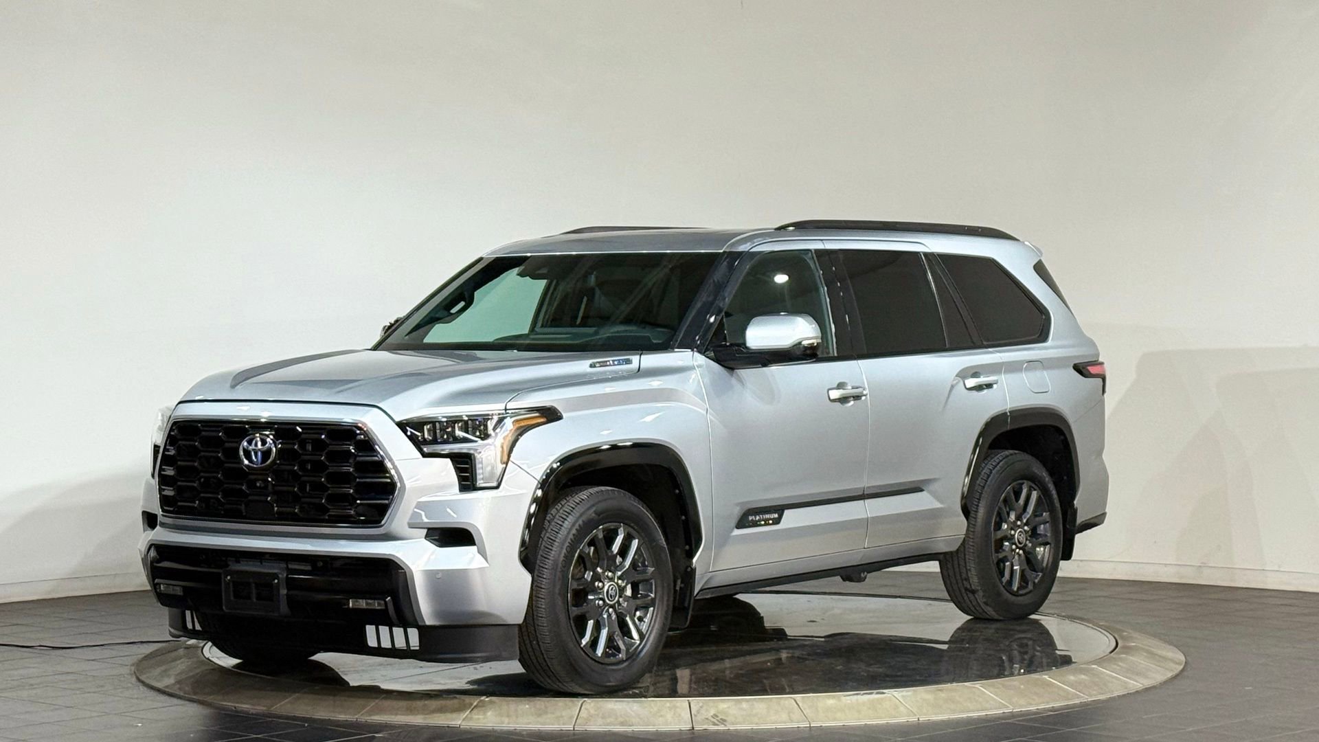 Used 2023 Toyota Sequoia Platinum image 3