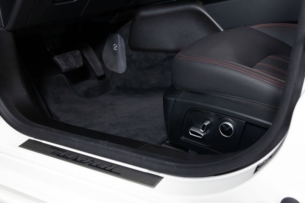 Used 2023 Maserati Ghibli Modena image 19