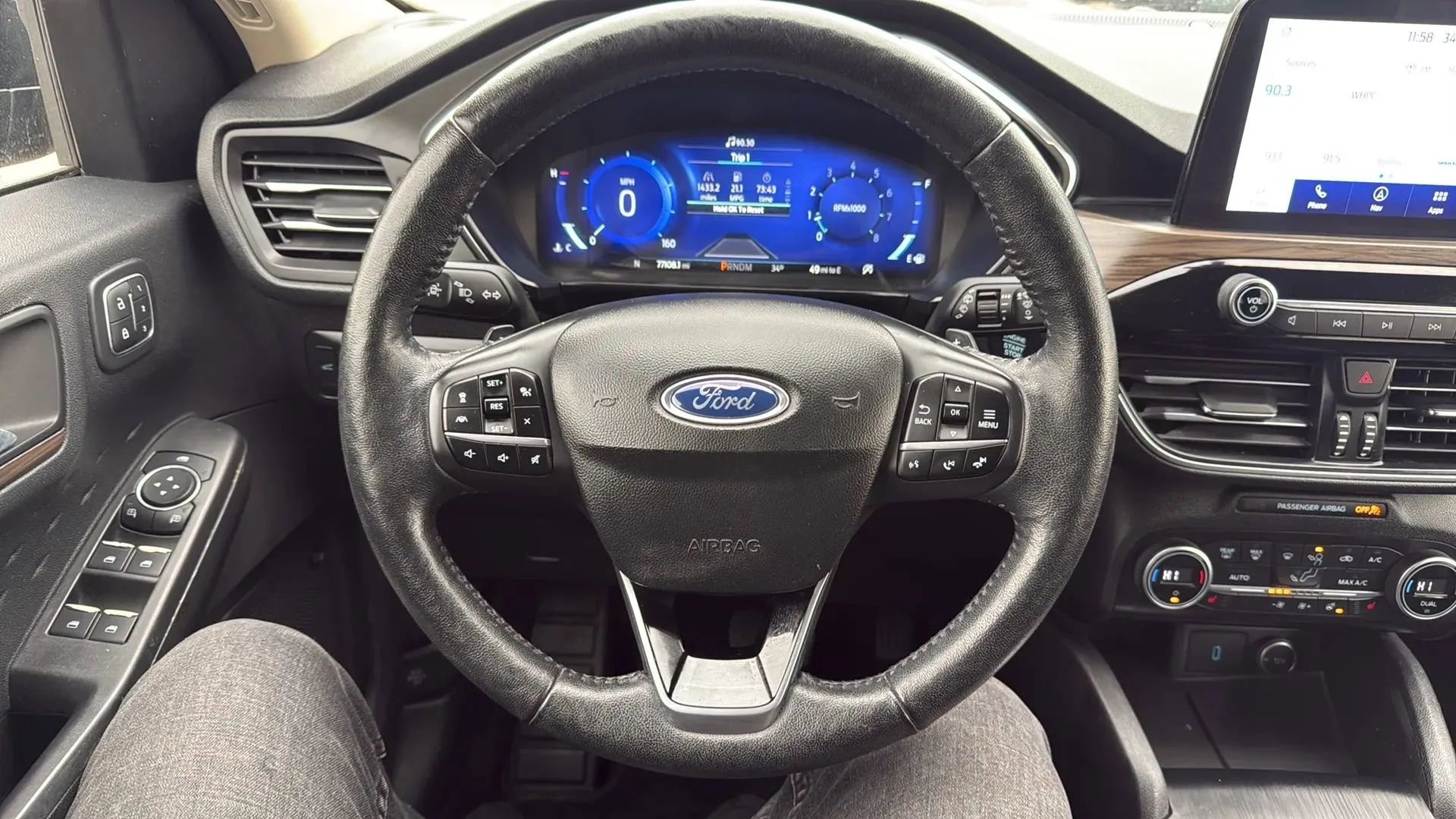 Used 2020 Ford Escape Titanium image 10