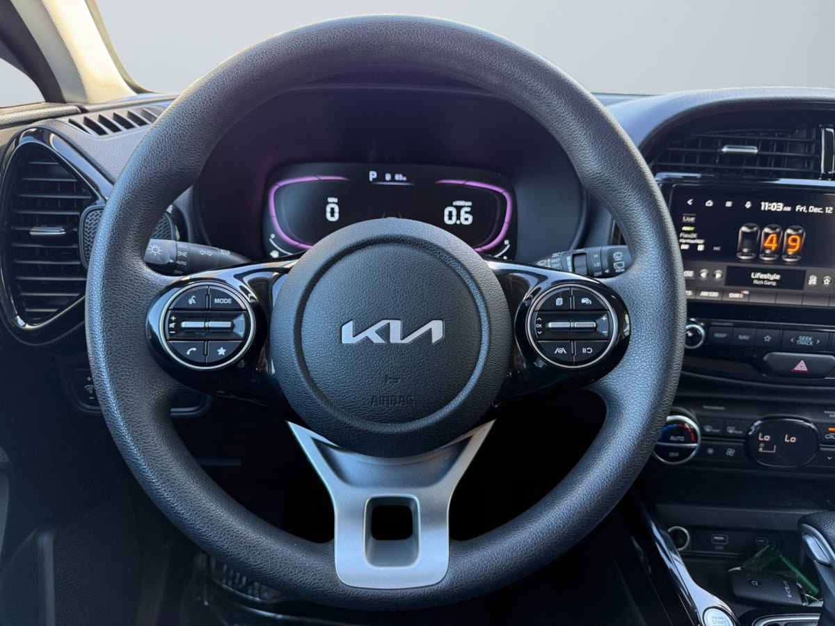 Used 2023 Kia Soul S image 11