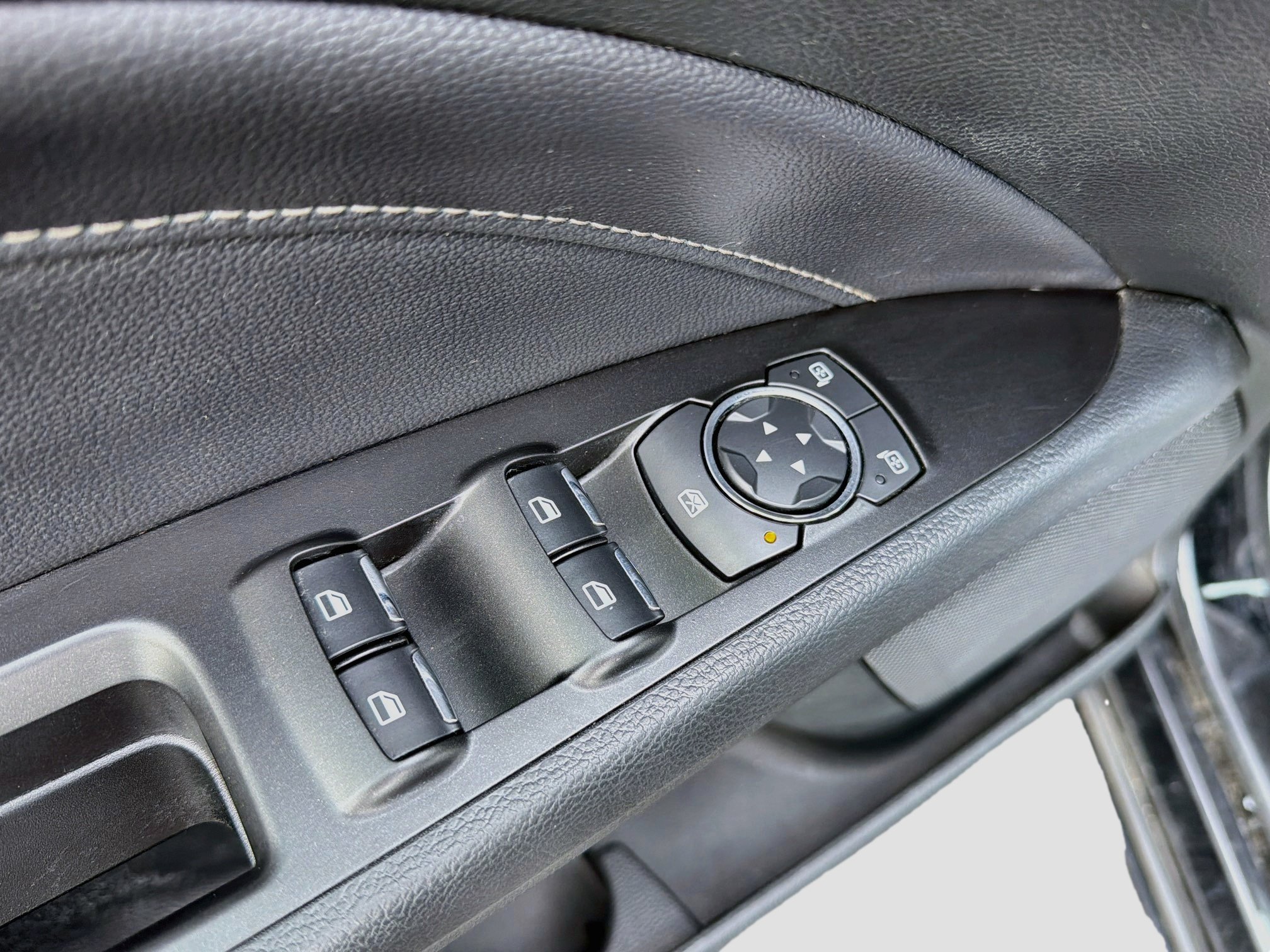 Used 2017 Ford Fusion Titanium FWD image 13