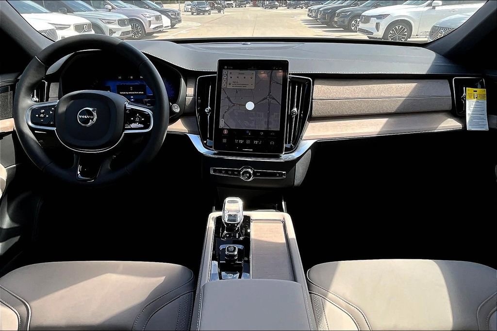 New 2026 Volvo XC90 B6 Plus w/ Protection Package Premier image 8