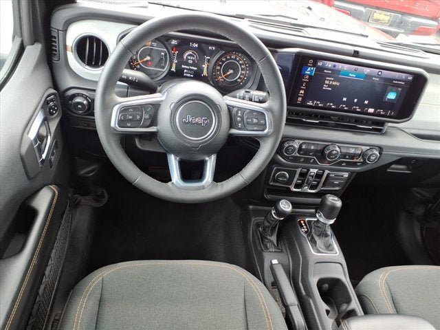 Used 2025 Jeep Wrangler Unlimited Sahara AWD/4WD image 12