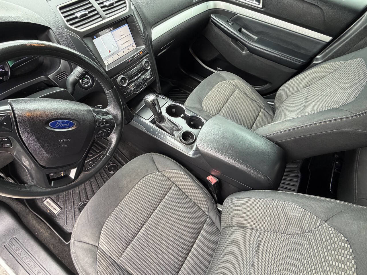 Used 2017 Ford Explorer XLT w/ Equipment Group 201A FWD image 10