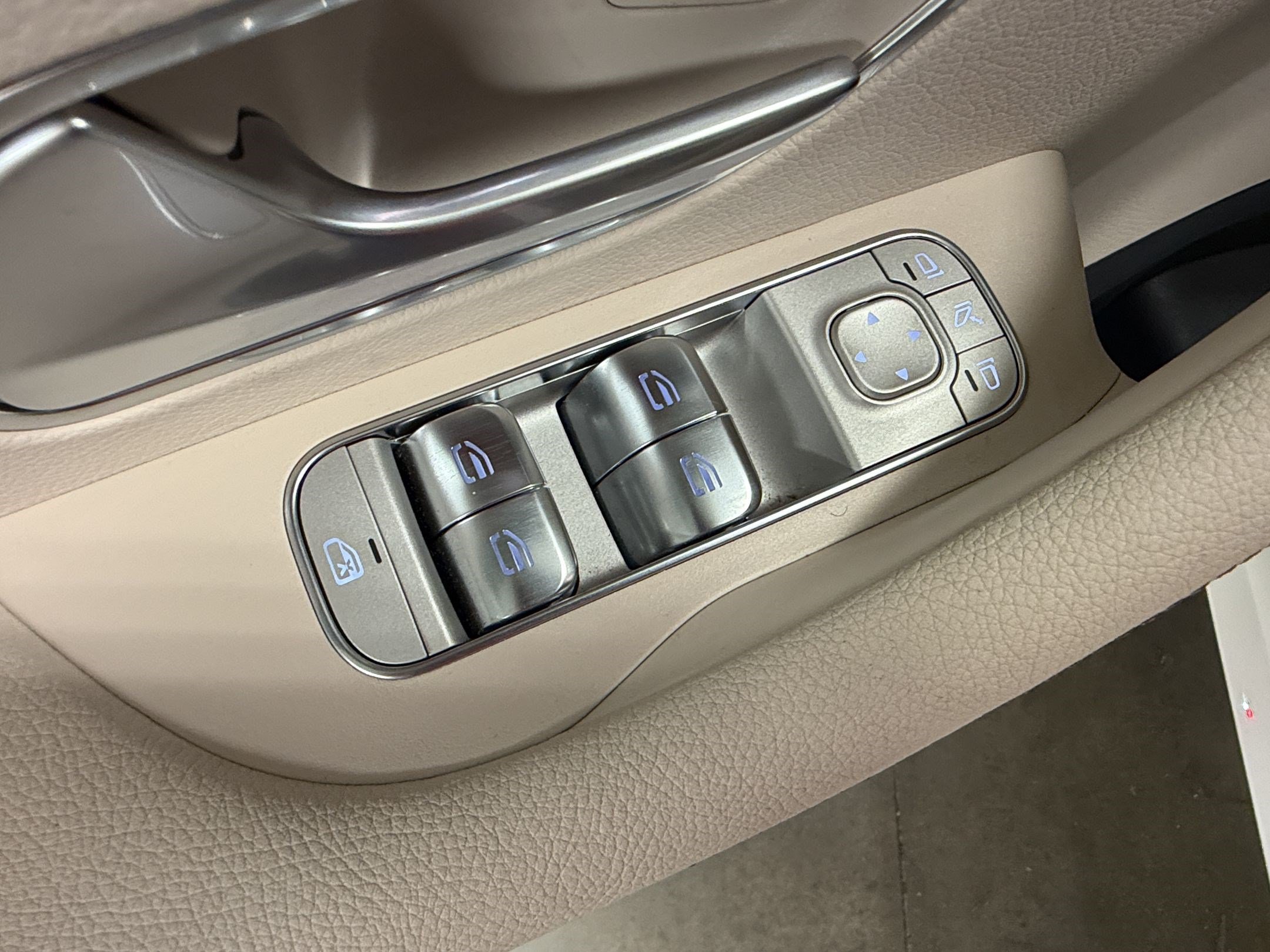 Used 2025 Mercedes-Benz GLE 450 4MATIC Coupe image 15