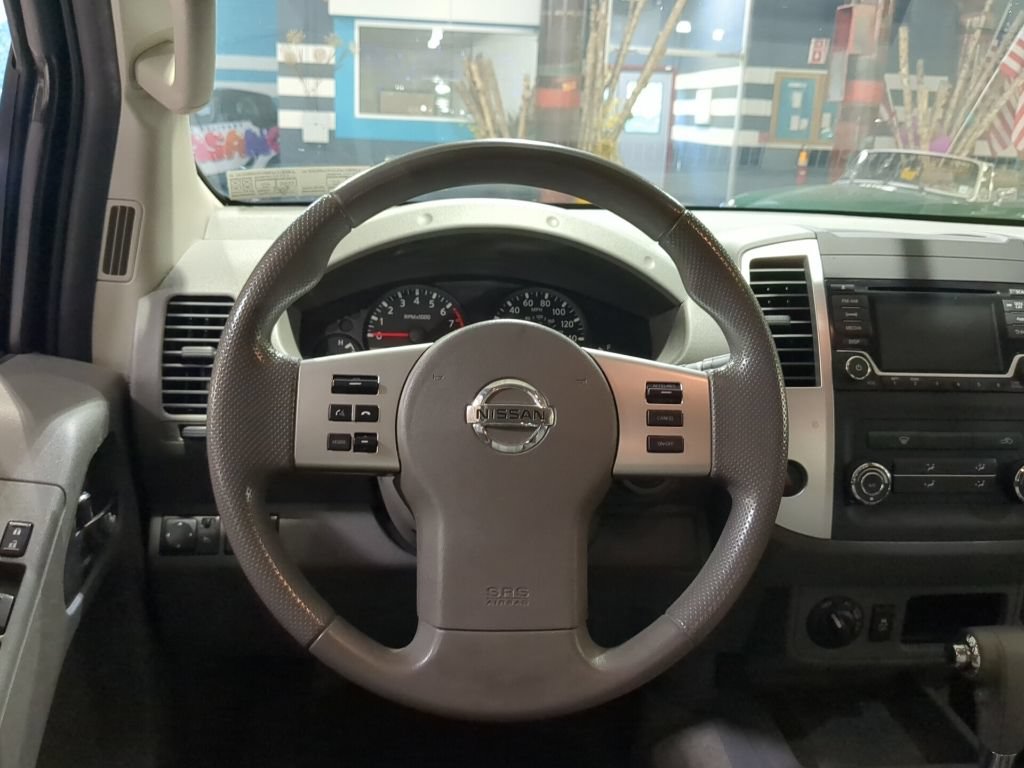 Used 2015 Nissan Frontier SV AWD/4WD image 2