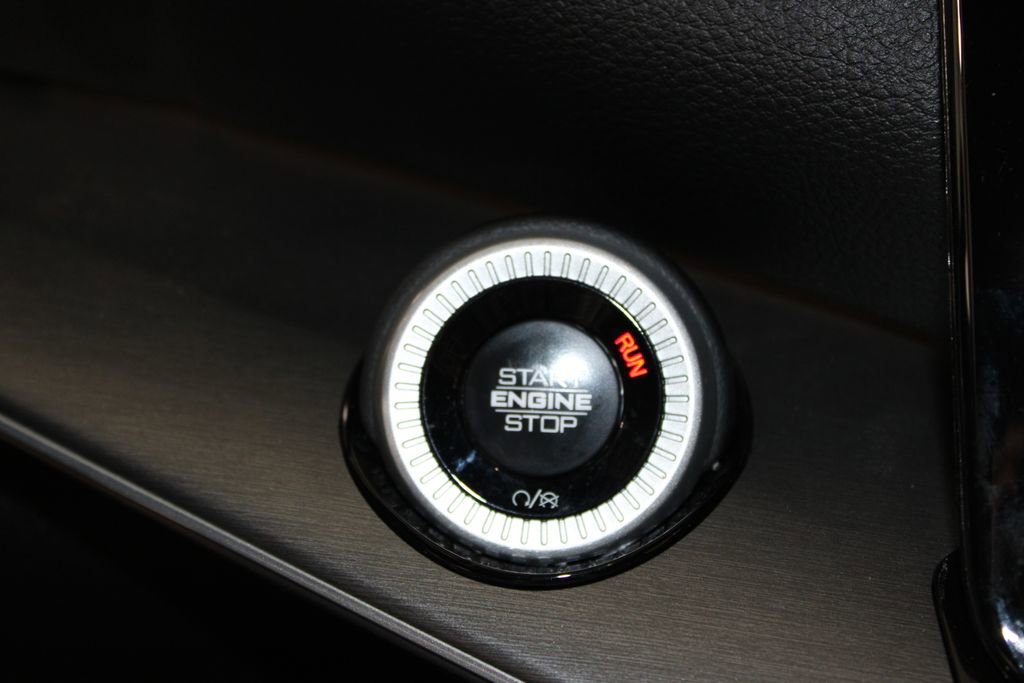 Used 2025 Jeep Wagoneer L Series II w/ 8-pass Seating Package image 54