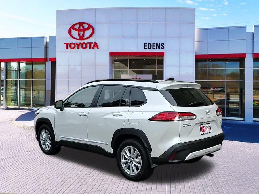 Used 2025 Toyota Corolla Cross LE image 5