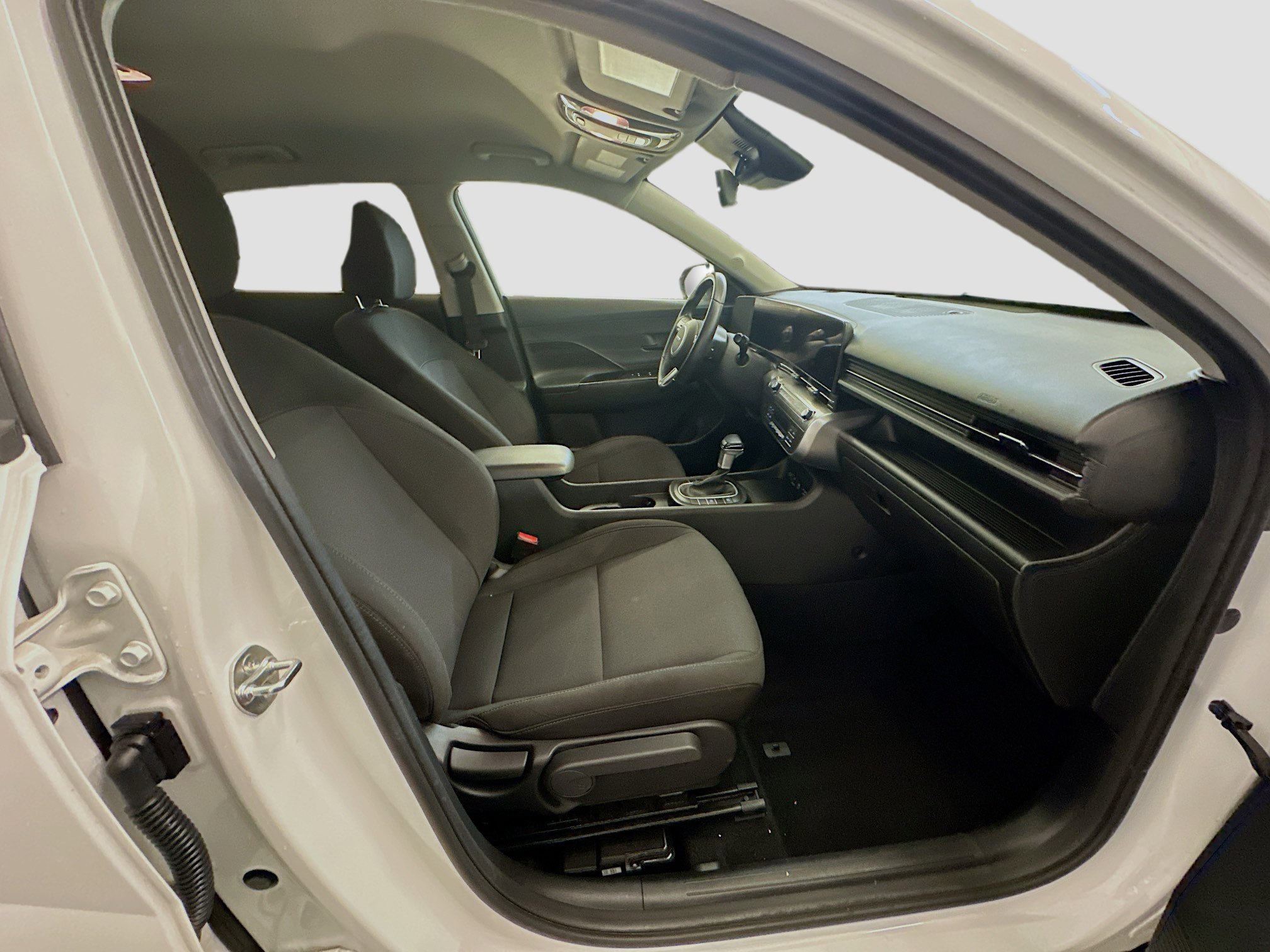 Used 2025 Hyundai Kona SEL image 31