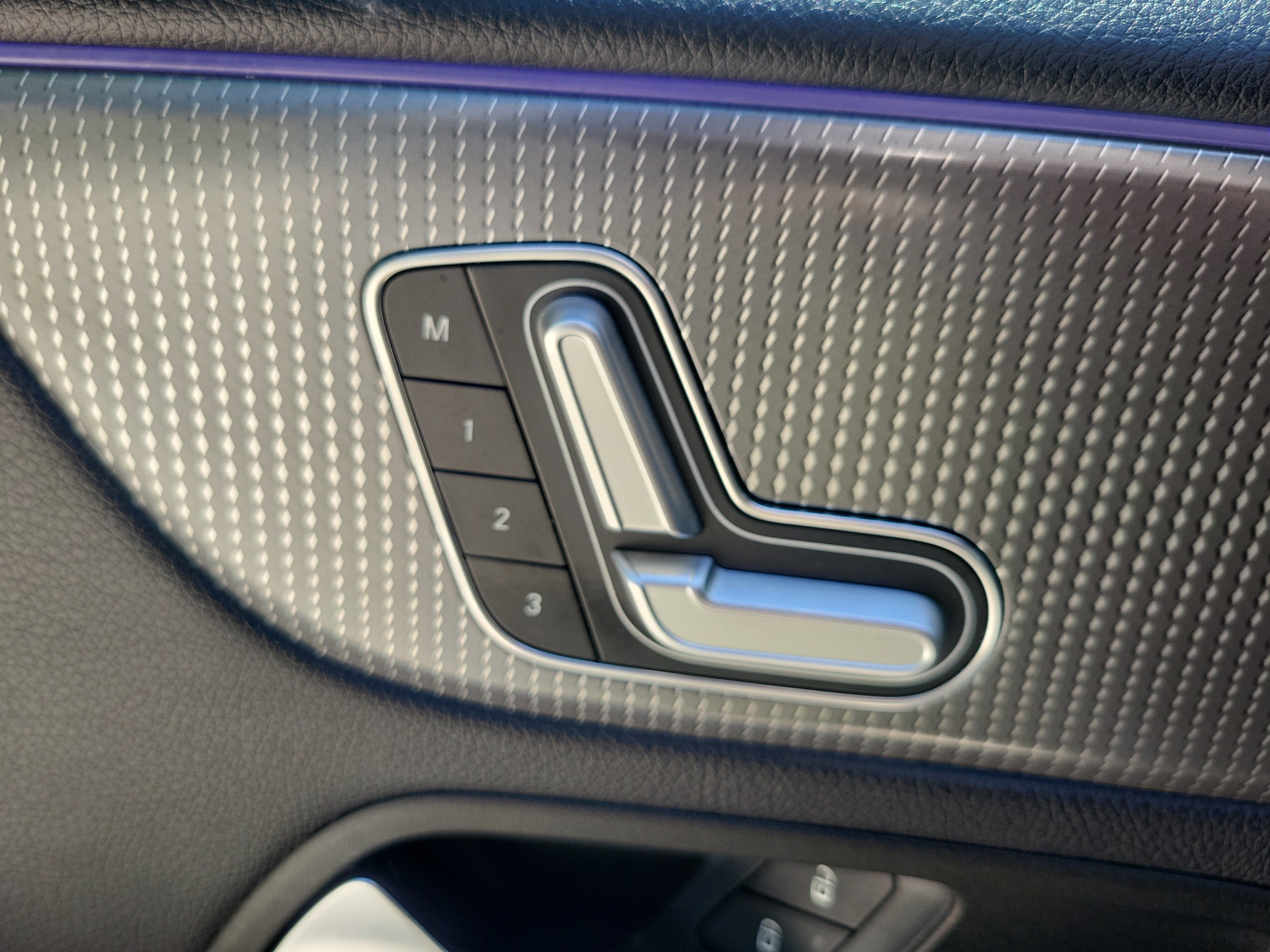 Used 2021 Mercedes-Benz GLB 250 image 19