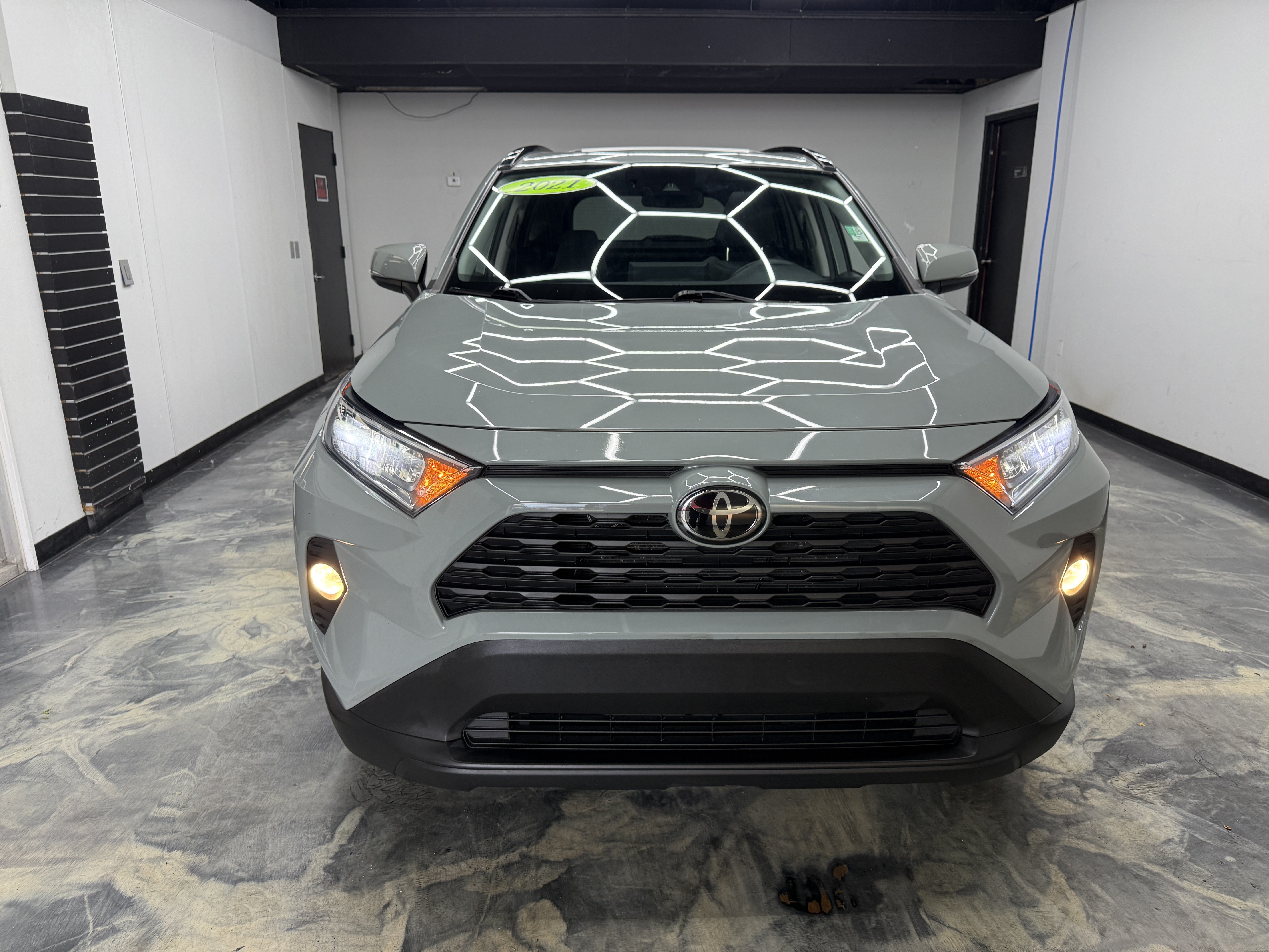 Used 2021 Toyota RAV4 XLE w/ Convenience Package AWD/4WD image 5