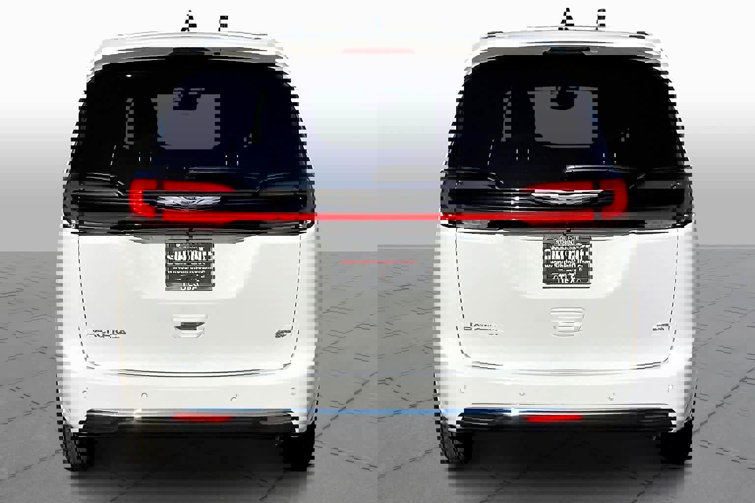 New 2026 Chrysler Pacifica Select image 4