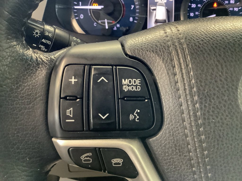 Used 2015 Toyota Sienna XLE FWD image 22